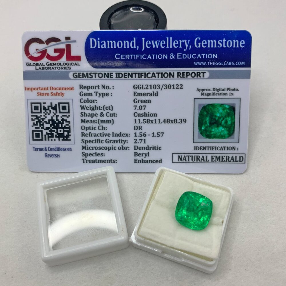 Emerald Green Gemstone loose - Picture 2 of 12